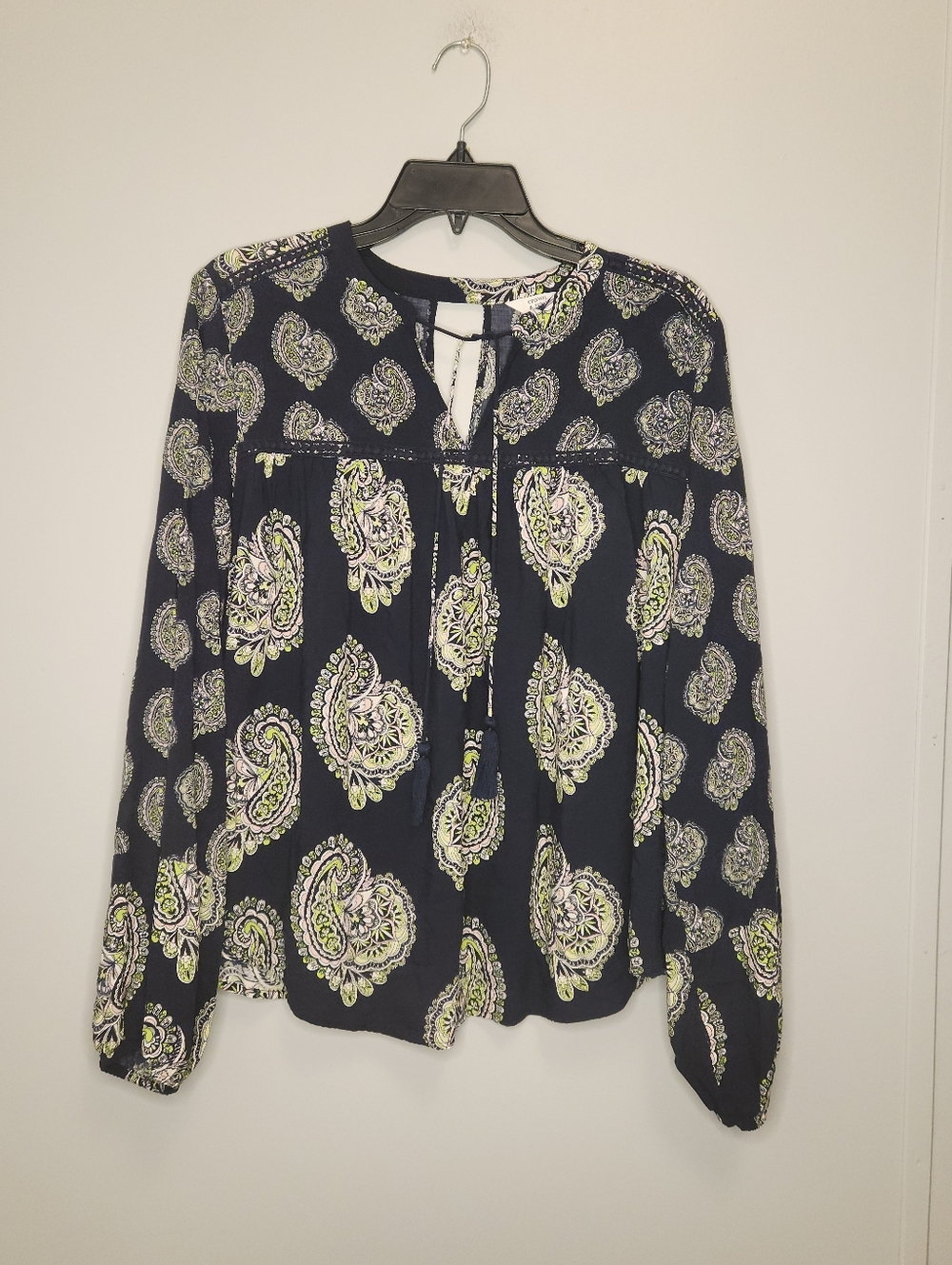 Crown & Ivy Women’s Navy Paisley Tie-Neck Long Sleeve Blouse Size Large